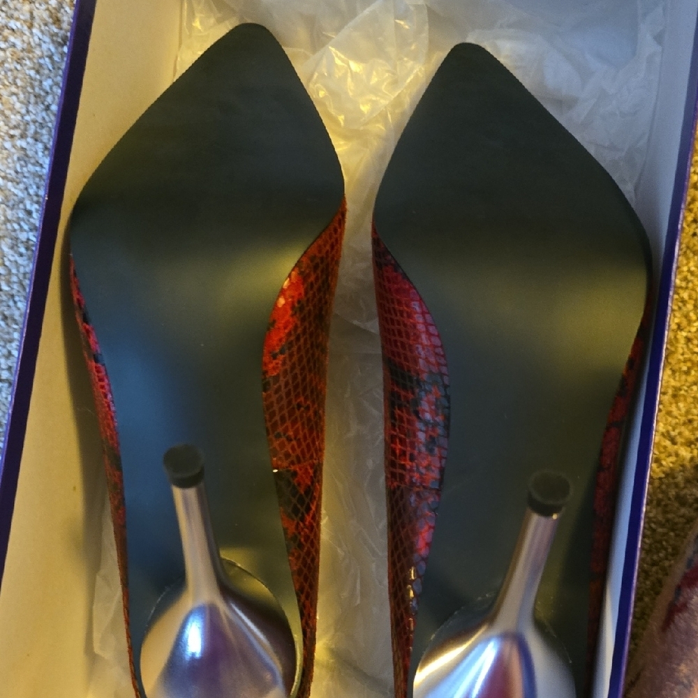 Red Women's Shoes - Picture 5 of 8